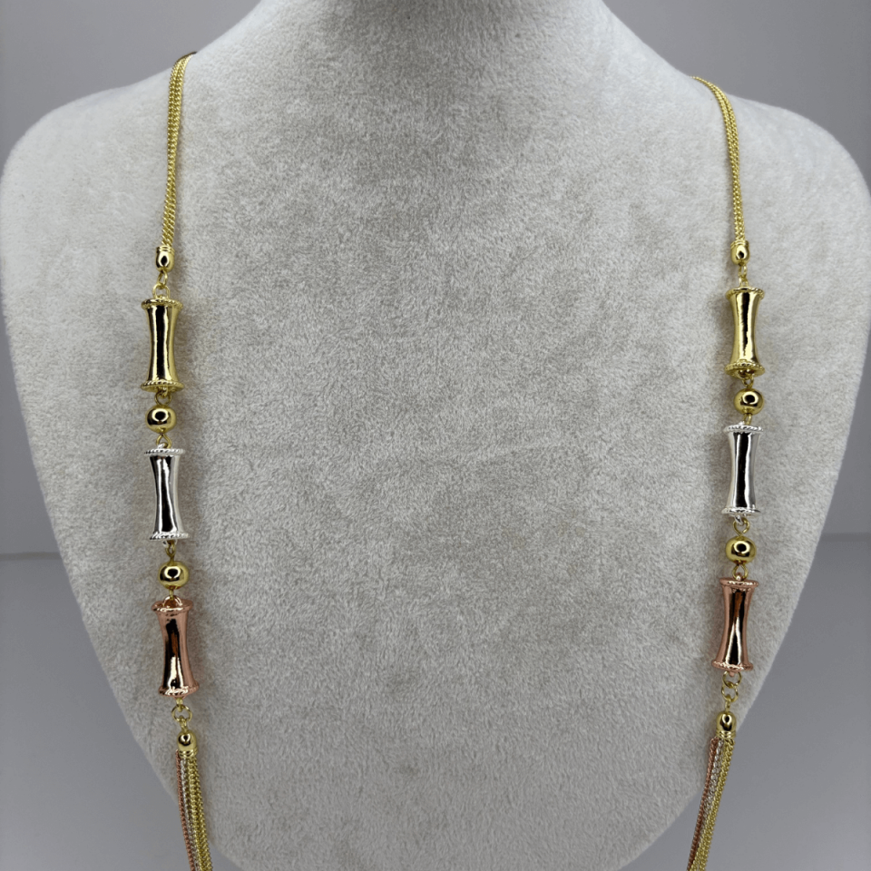 Üç Renkli Zincir ve Kemikli Şekillerden Oluşan Kolye
