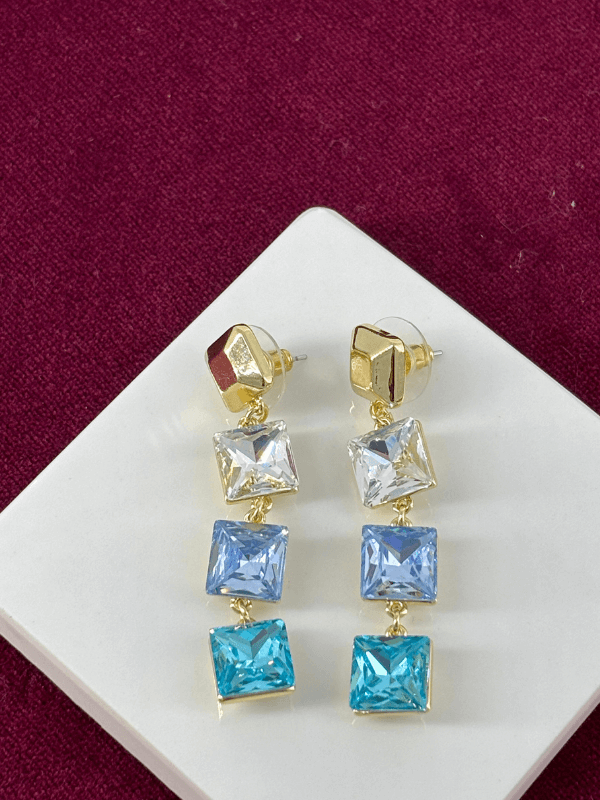 Mavi Tonlarında Üç Kare Şekilli Sallantılı Gold Küpe