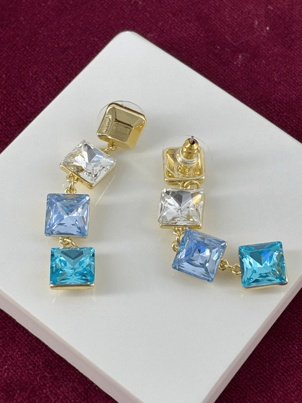 Mavi Tonlarında Üç Kare Şekilli Sallantılı Gold Küpe