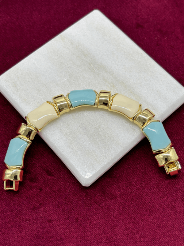 Mavi ve Krem Renkli Altın Detaylı Kemikli Bileklik