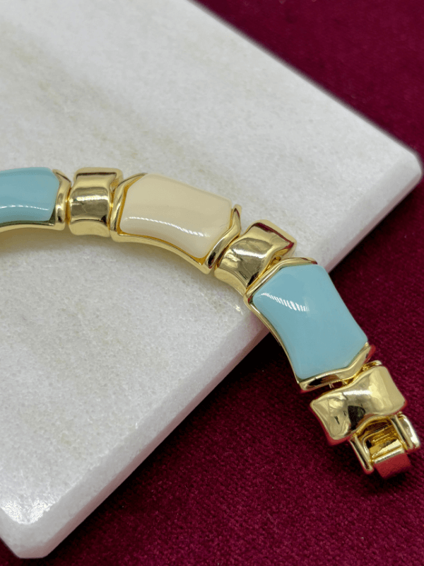 Mavi ve Krem Renkli Altın Detaylı Kemikli Bileklik