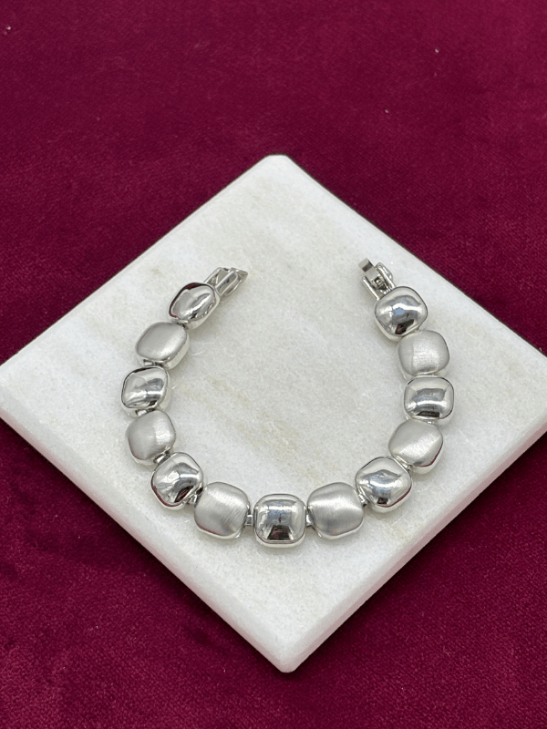 Mat ve Parlak Silver Renkli Kare Şekilli Bileklik