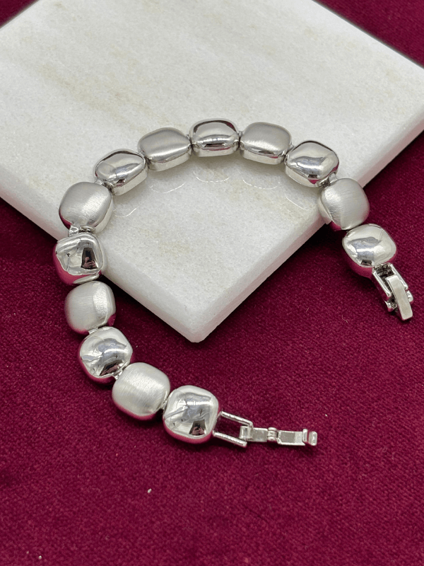 Mat ve Parlak Silver Renkli Kare Şekilli Bileklik