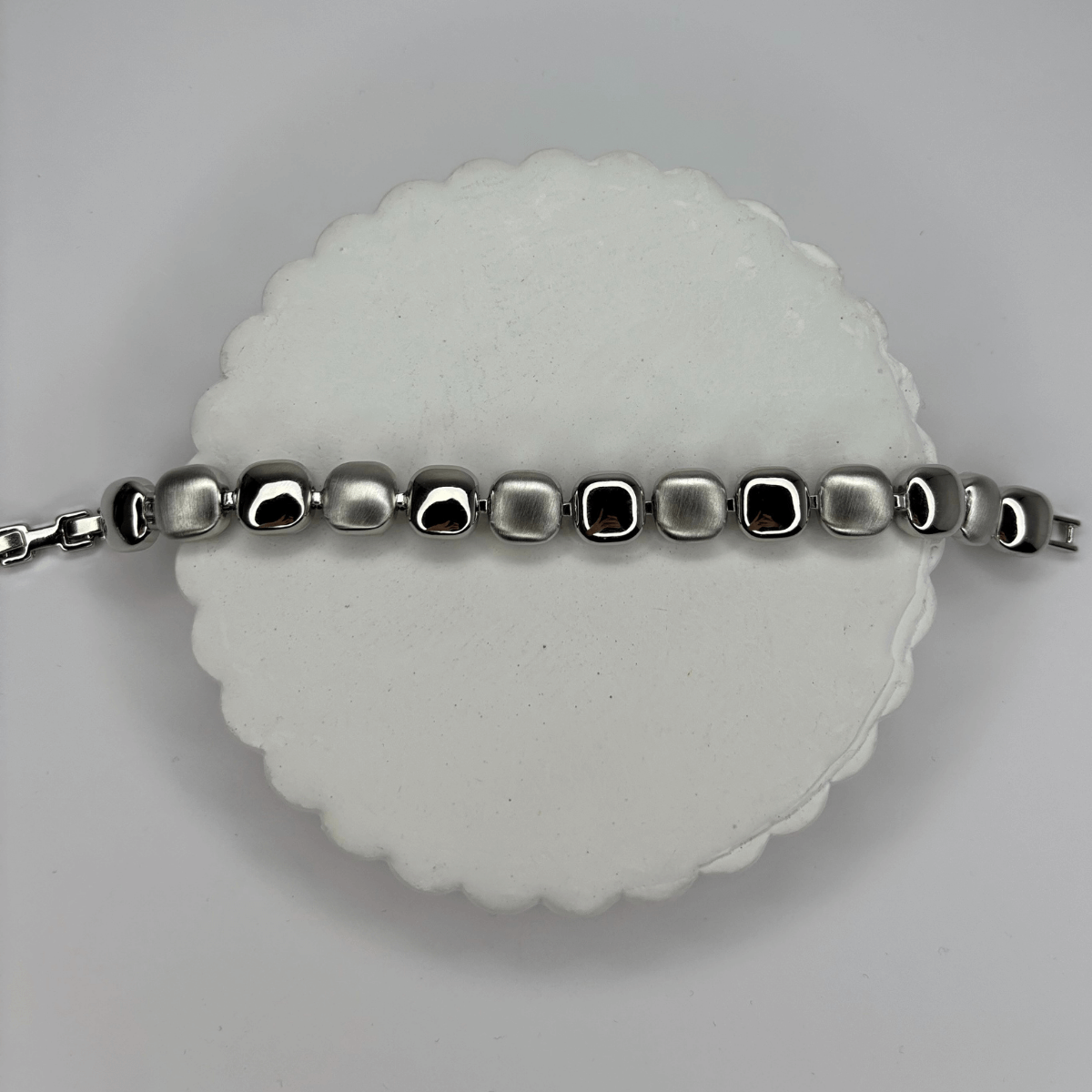 Mat ve Parlak Silver Renkli Kare Şekilli Bileklik