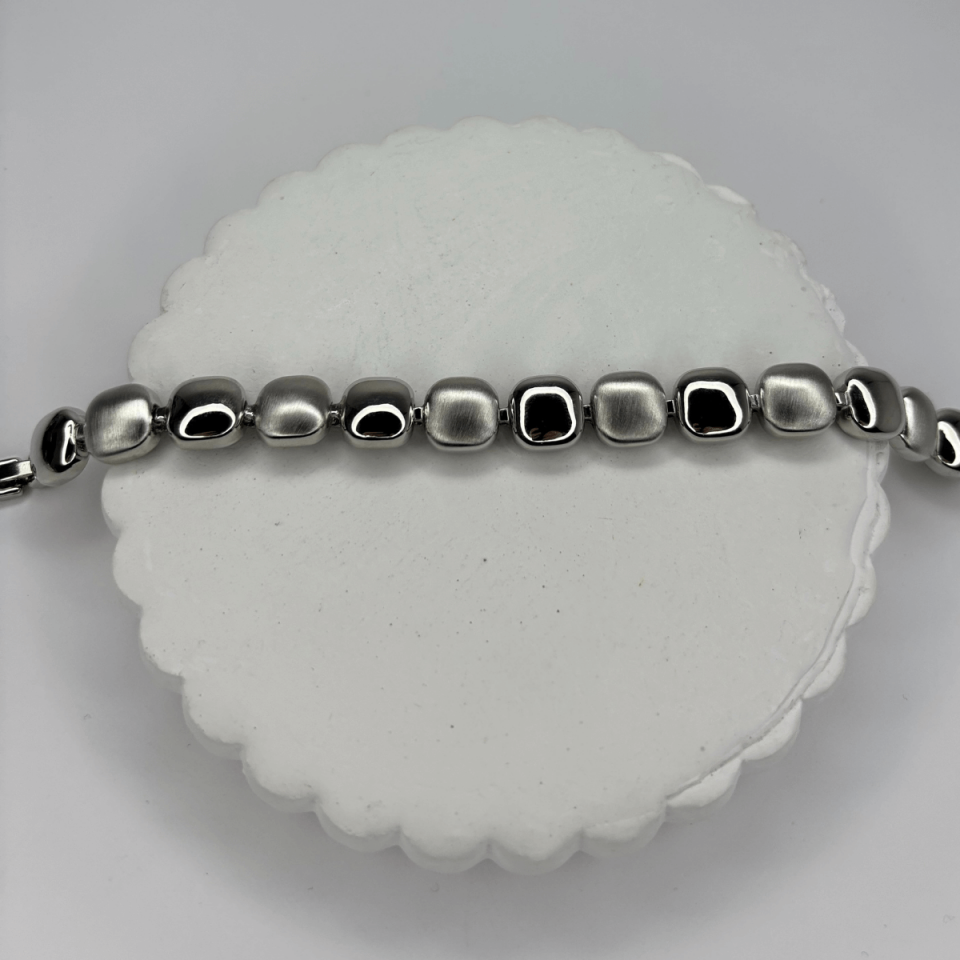 Mat ve Parlak Silver Renkli Kare Şekilli Bileklik