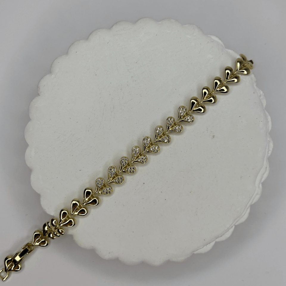 Parlak ve Taşlı Kalp Figürlü Gold Bileklik