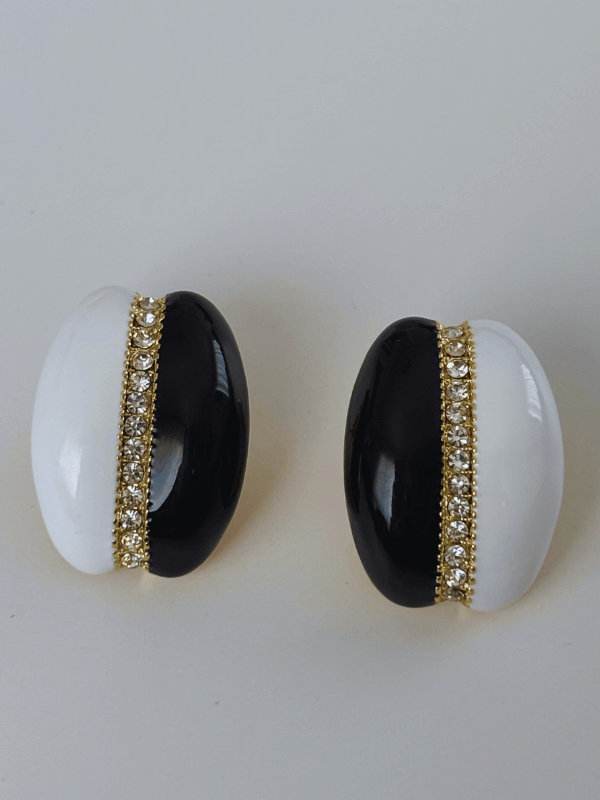 Siyah ve Beyaz Renkli Altın Taşlı Detaylı Büyük Küpe