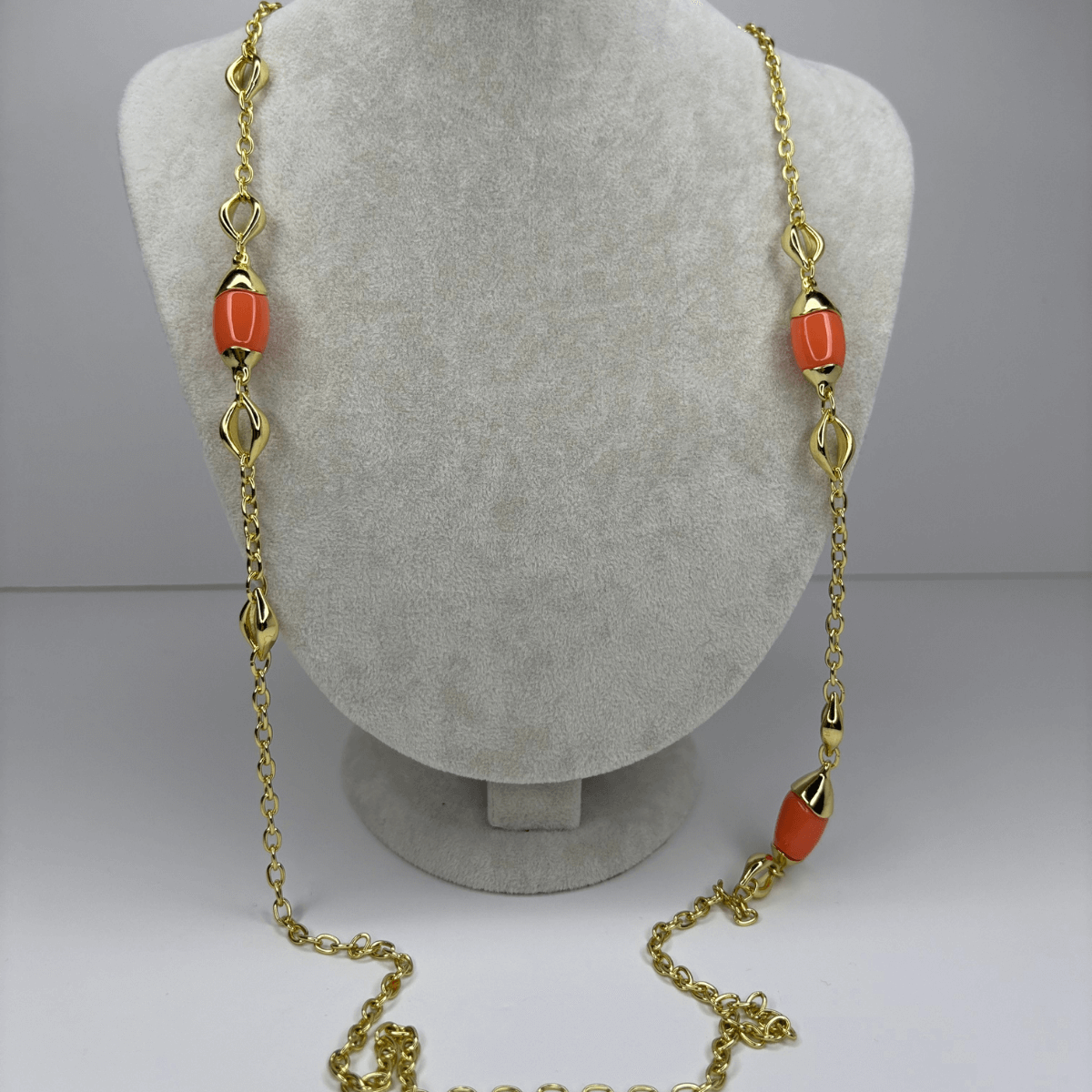 Turuncu Tonlarında Parlak Uzun Zincirli Gold Kolye