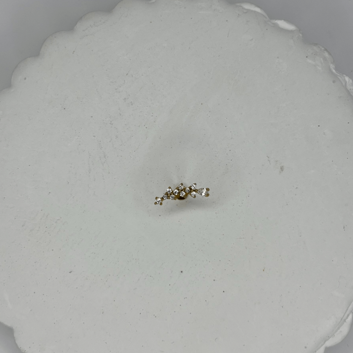 Taşlı Yaprak Detaylı Gold Piercing