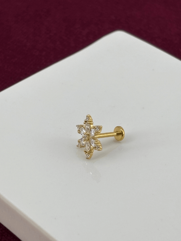 Kar Tanesi Şeklinde Taşlı Gold Piercing