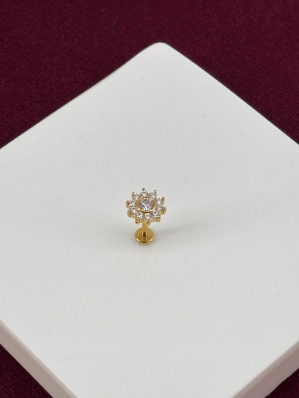 Güneş Şekilli ve Taşlı Gold Piercing