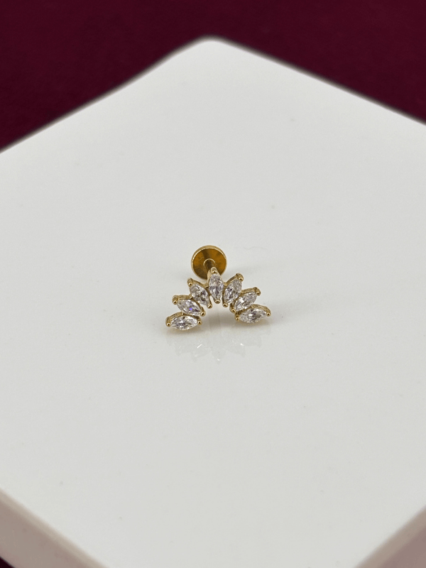 Oval Taş Detaylı ve Yay Şekilli Gold Piercing