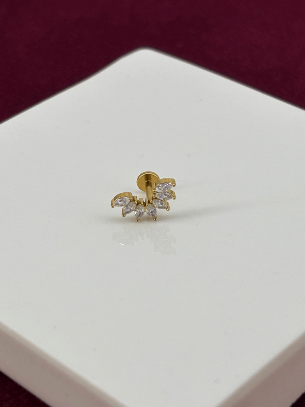 Oval Taş Detaylı ve Yay Şekilli Gold Piercing