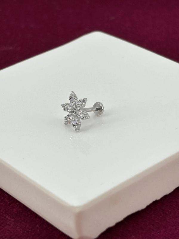 Kar Tanesi Şeklinde Taşlı Silver Piercing