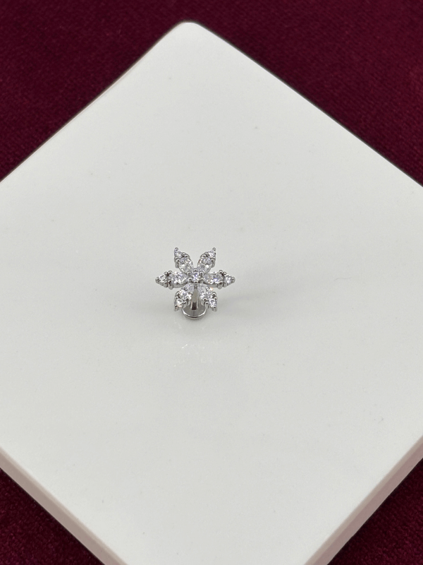 Kar Tanesi Şeklinde Taşlı Silver Piercing