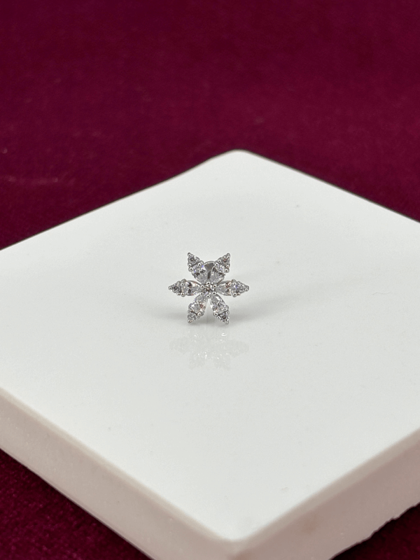 Kar Tanesi Şeklinde Taşlı Silver Piercing