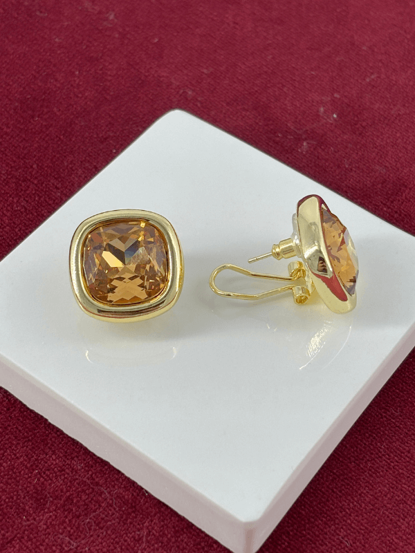 Kahve Tonlarında Parlak Kare Şekilli Gold Renkli Küpe