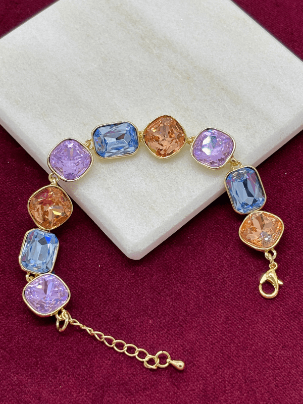 Rengarenk Parlak Taşlı Geometrik Şekilli Gold İthal Bileklik