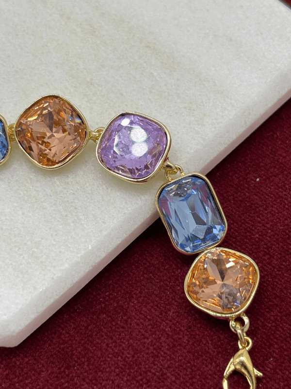 Rengarenk Parlak Taşlı Geometrik Şekilli Gold İthal Bileklik