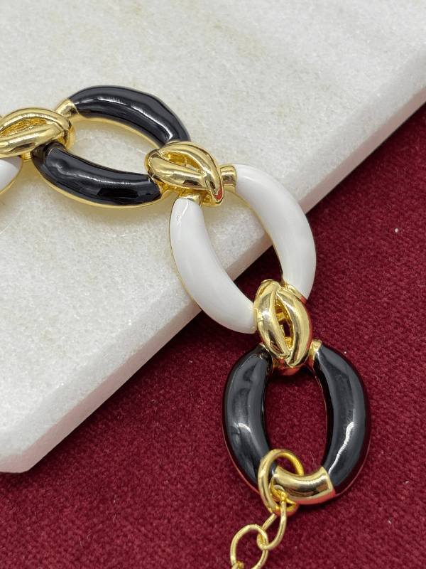 Siyah Beyaz Renkli Altın Detaylı Halka Şekilli Gold İthal Bileklik