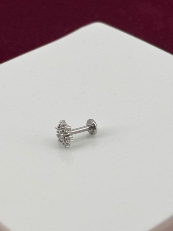 Minimal Kar Tanesi Şeklinde Taşlı Silver Piercing