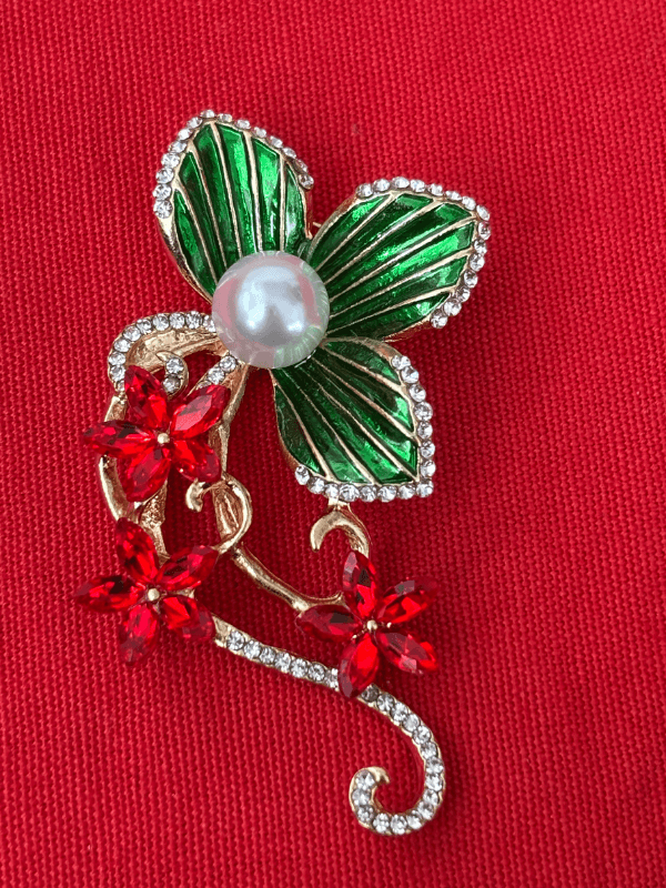 Zümrüt Yeşili ve Kırmızı Çiçekli İnci ve Taş Detaylı Gold Broş