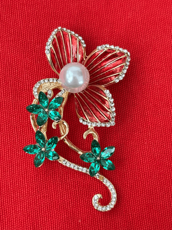 Kımızı ve Zümrüt Yeşili Çiçekli İnci ve Taş Detaylı Gold Broş