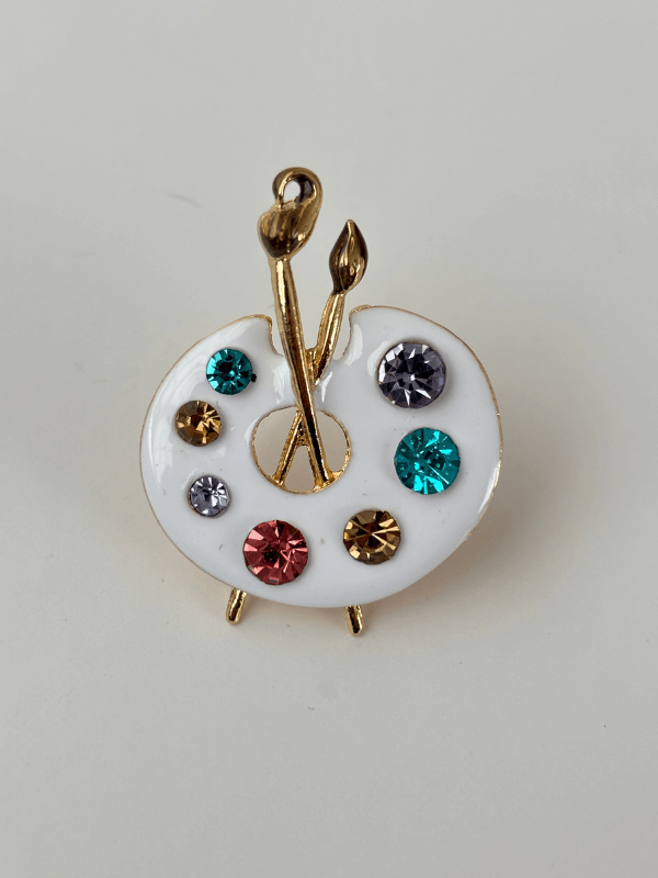 Beyaz Renkli Rengarenk Taşlı Resim Paleti figürlü Gold Broş