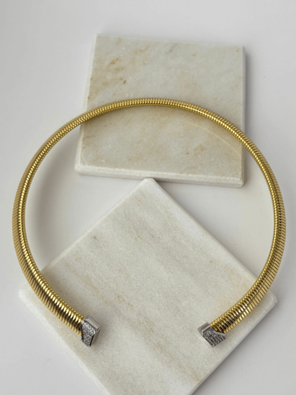 Çift Renkli Çizgili ve Taşlı Kolye