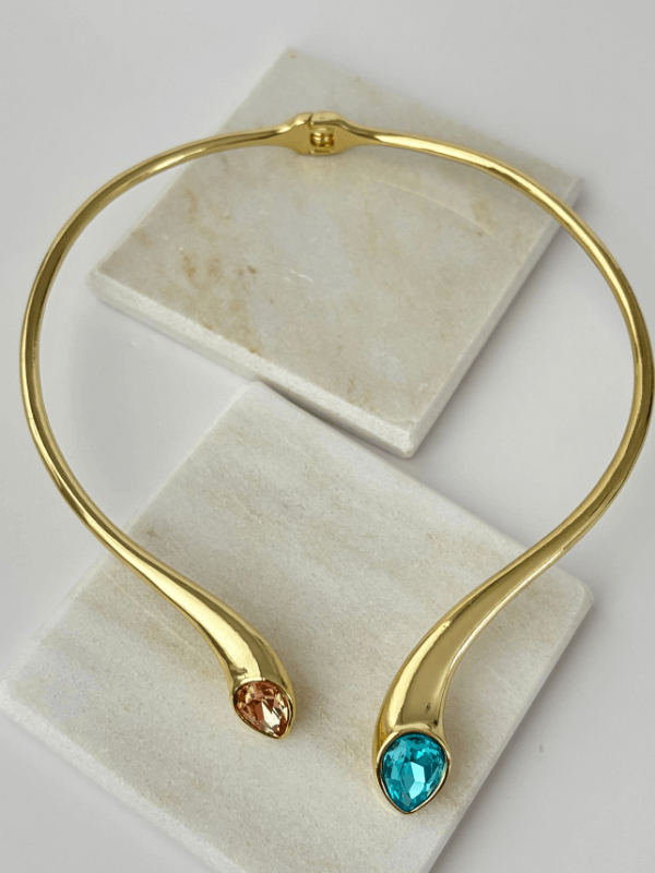 Kahverengi ve Mavi Renklerinde Parlak Taşlı Gold Kolye