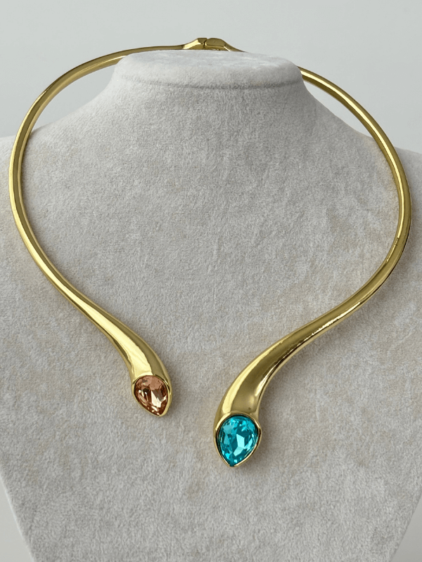 Kahverengi ve Mavi Renklerinde Parlak Taşlı Gold Kolye