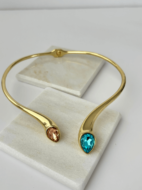 Kahverengi ve Mavi Renklerinde Parlak Taşlı Gold Kolye