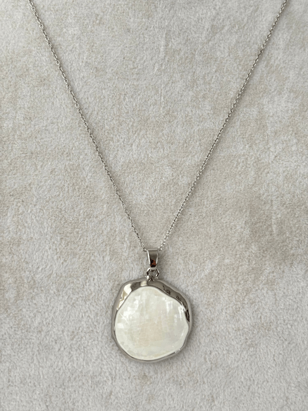 Beyaz Sedef Yansımalı Silver Renkli Kolye