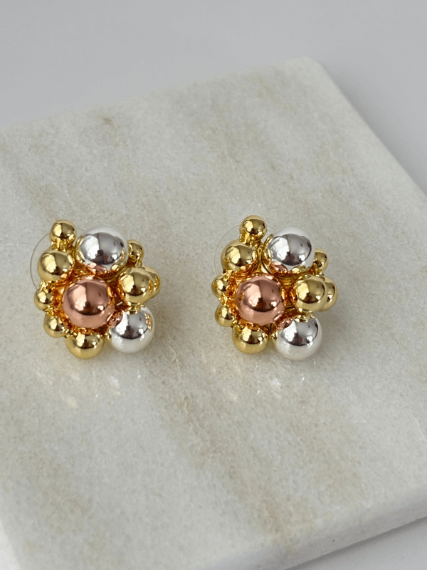 Üç Renkli Topçuk Şekilli Gold Küpe