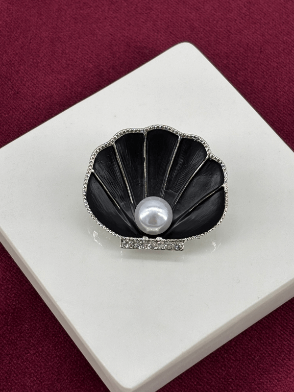 Siyah Renkli İstiridye Figürlü İnci Detaylı Silver Broş
