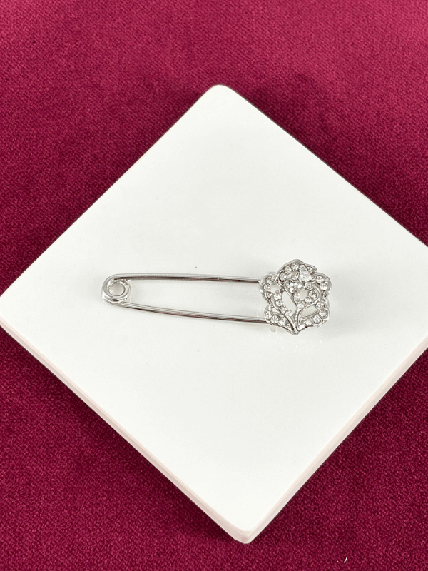 Gümüş Parlak Taşlı Çiçekli Çengelli İgne Silver Broş