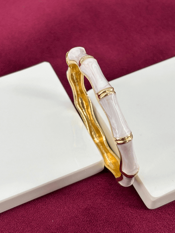 Beyaz Sedef Renkli ve Altın Detaylı Kemik Şekilli Gold Kelepçe