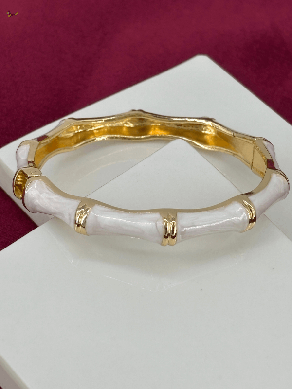 Beyaz Sedef Renkli ve Altın Detaylı Kemik Şekilli Gold Kelepçe