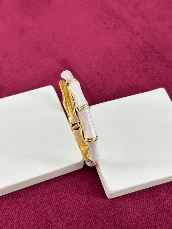 Beyaz Sedef Renkli ve Altın Detaylı Kemik Şekilli Gold Kelepçe