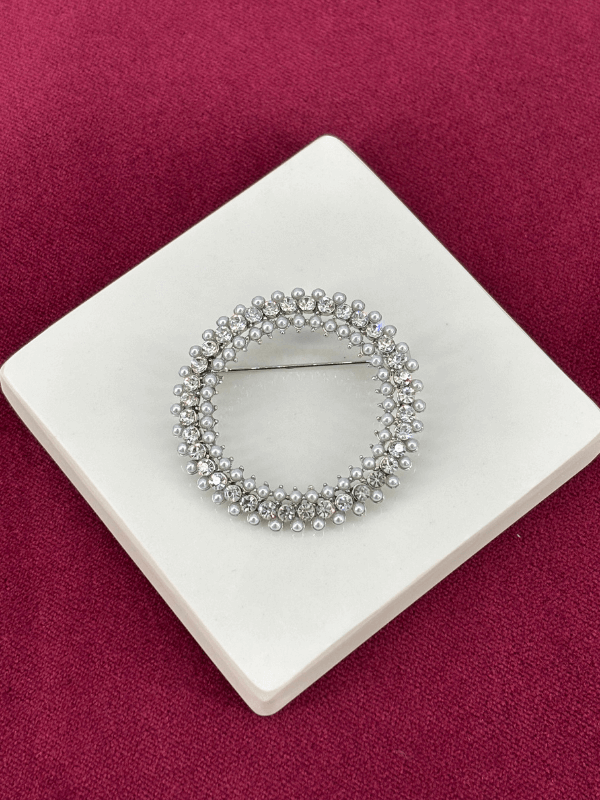 Küçük İnci ve Gümüş Taşlı Çember Şekilli Silver Broş