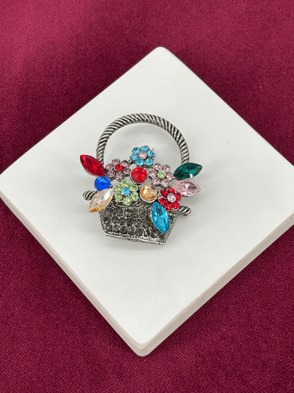Renkli Parlak Taşlı ve Çiçekli Sepet Figürlü Silver Broş