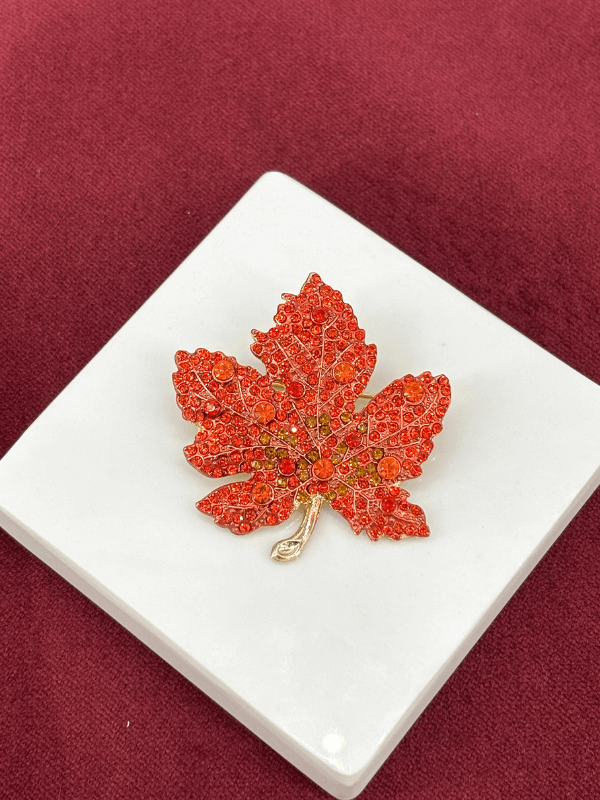 Kırmızı ve Turuncu Taşlı Yaprak Figürlü Gold Broş