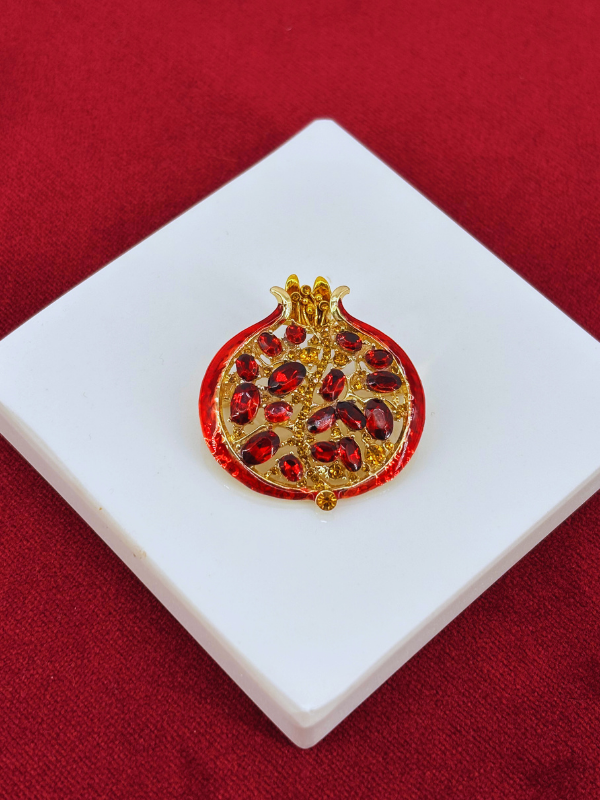 Kırmızı Parlak Taşlı Altın Detaylı Nar Figürlü Gold Broş