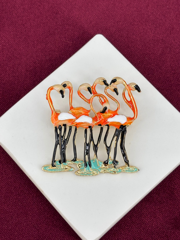 Turuncu Renkli Mavi Detaylı Flamingo Figürlü Gold Broş