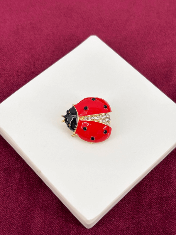 Kırmızı Renkli Siyah ve Gümüş Taşlı Uğur Böceği Figürlü Gold Broş