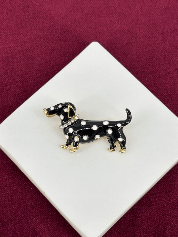 Siyah Dalmaçyalı Köpek Figürlü Parlak Taş Tasmalı Gold Broş