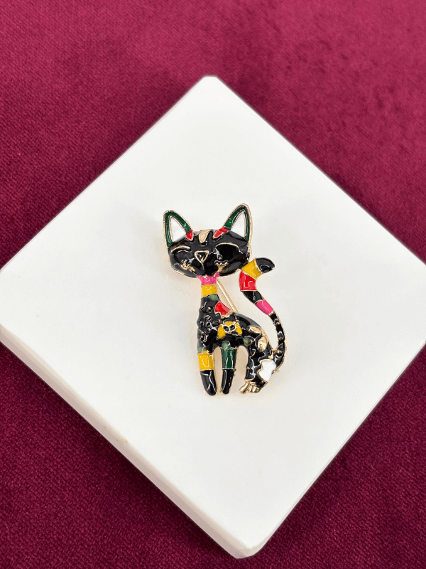 Çok Renkli Siyah Kedi Figürlü Gold Broş