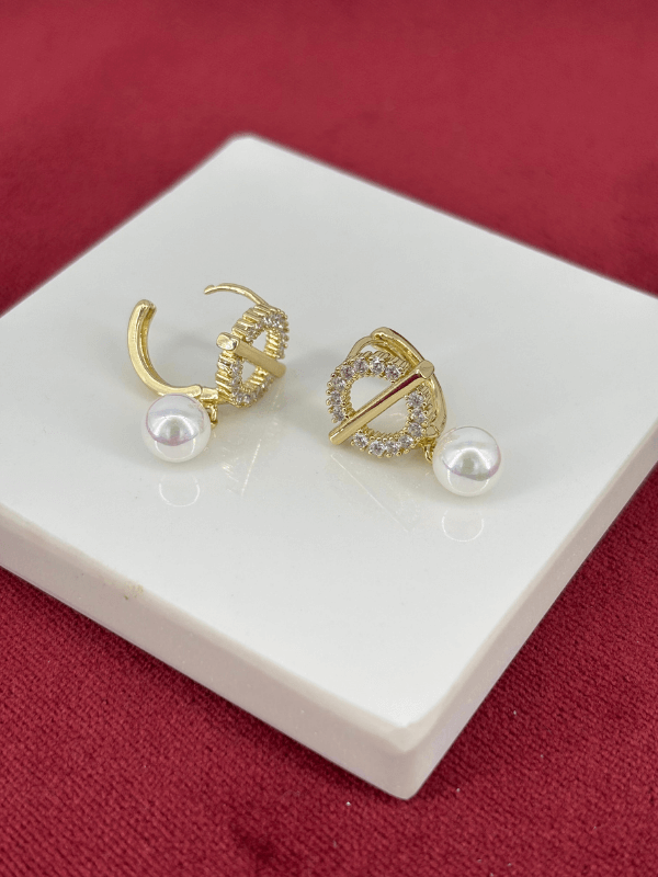 14K Altın Renkli Geometrik Şekilli ve İnci Detaylı Gold Küpe