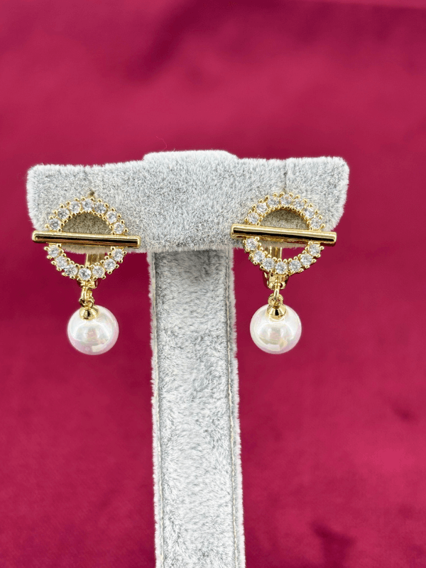 14K Altın Renkli Geometrik Şekilli ve İnci Detaylı Gold Küpe