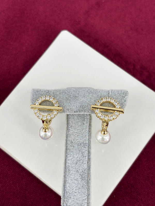 14K Altın Renkli Geometrik Şekilli ve İnci Detaylı Gold Küpe